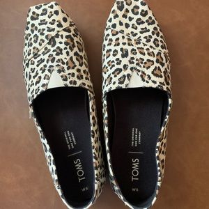 NWOT Toms Animal Print Classic Shoes